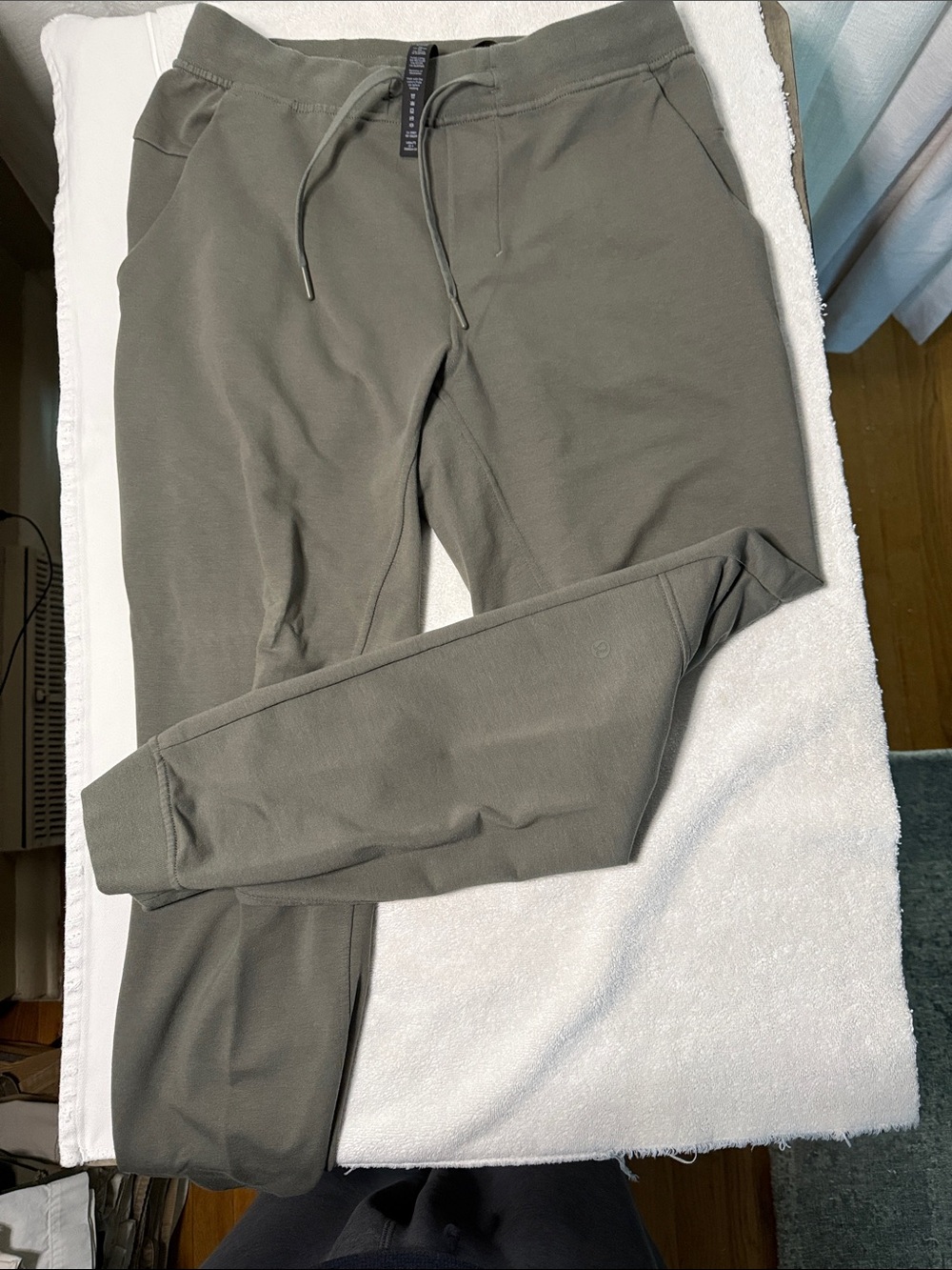 lululemon athletica Men's Olive Jogger Sweatpants
